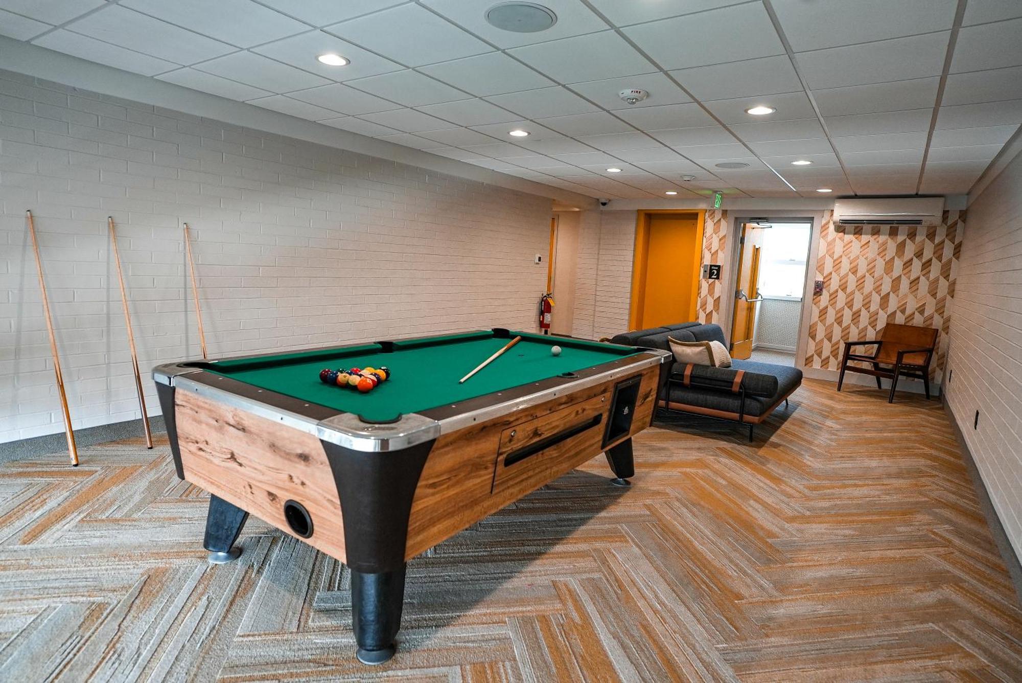 The Boulevard Hotel Бийч Хейвън Екстериор снимка